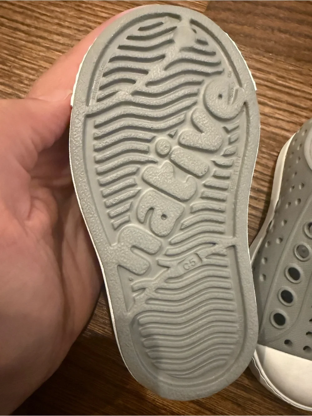 Native Kids Water Shoes in Light Gray and White